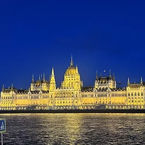 Jule , Budapest Hungría